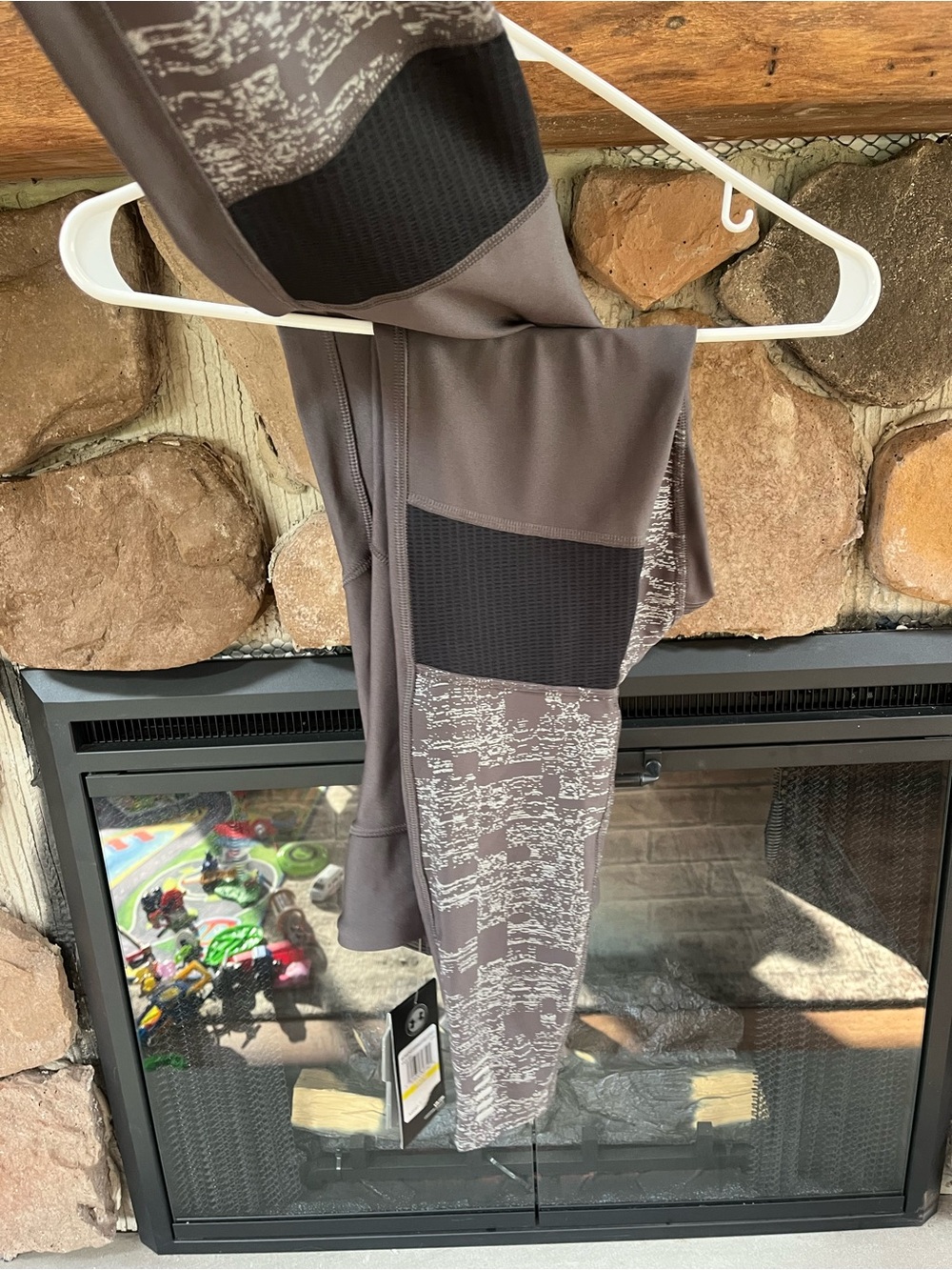Under Armour Women’s Gray Patterned Performance Leggings - Picture 5 of 5
